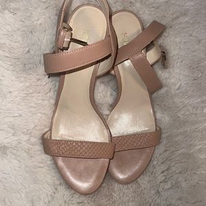 Perfect nude color sandals!